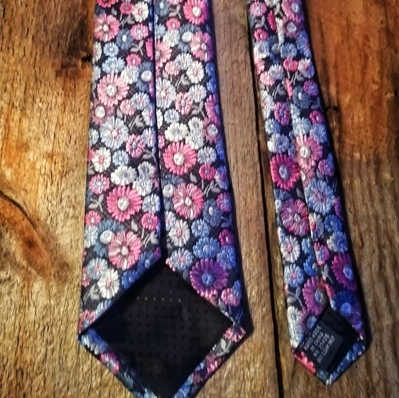 Tie - Picture 3 of 4